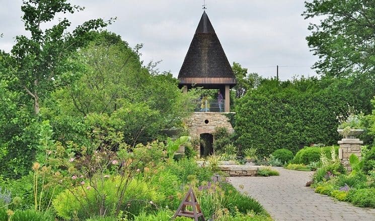 Plantet torg, fontene og rosehage ved Olbrich botaniske hage